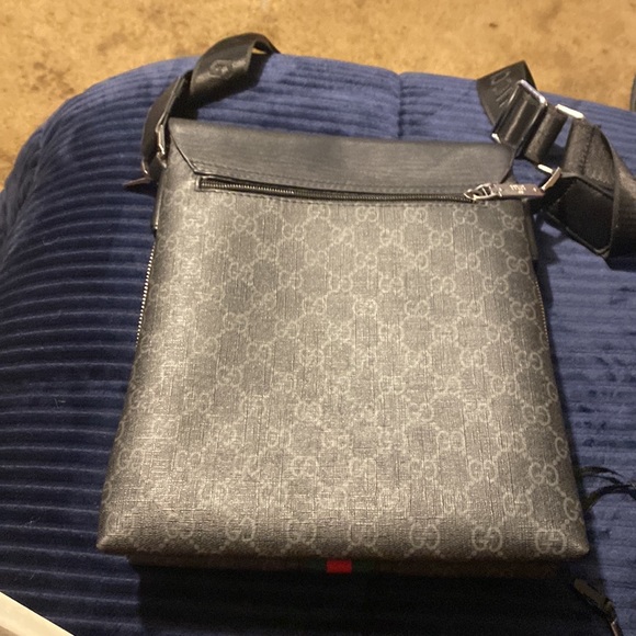 Like new Gucci bag 100% real - Picture 2 of 4